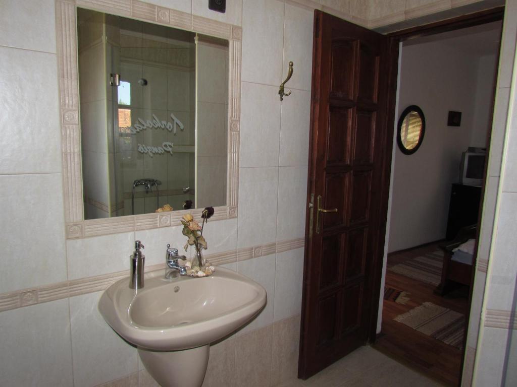 Torkolat Panzio Bed & Breakfast Tokaj Room photo